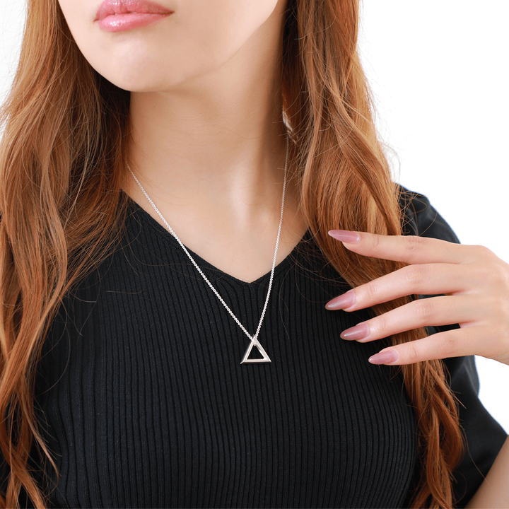 FINE TRIANGLE PENDANT