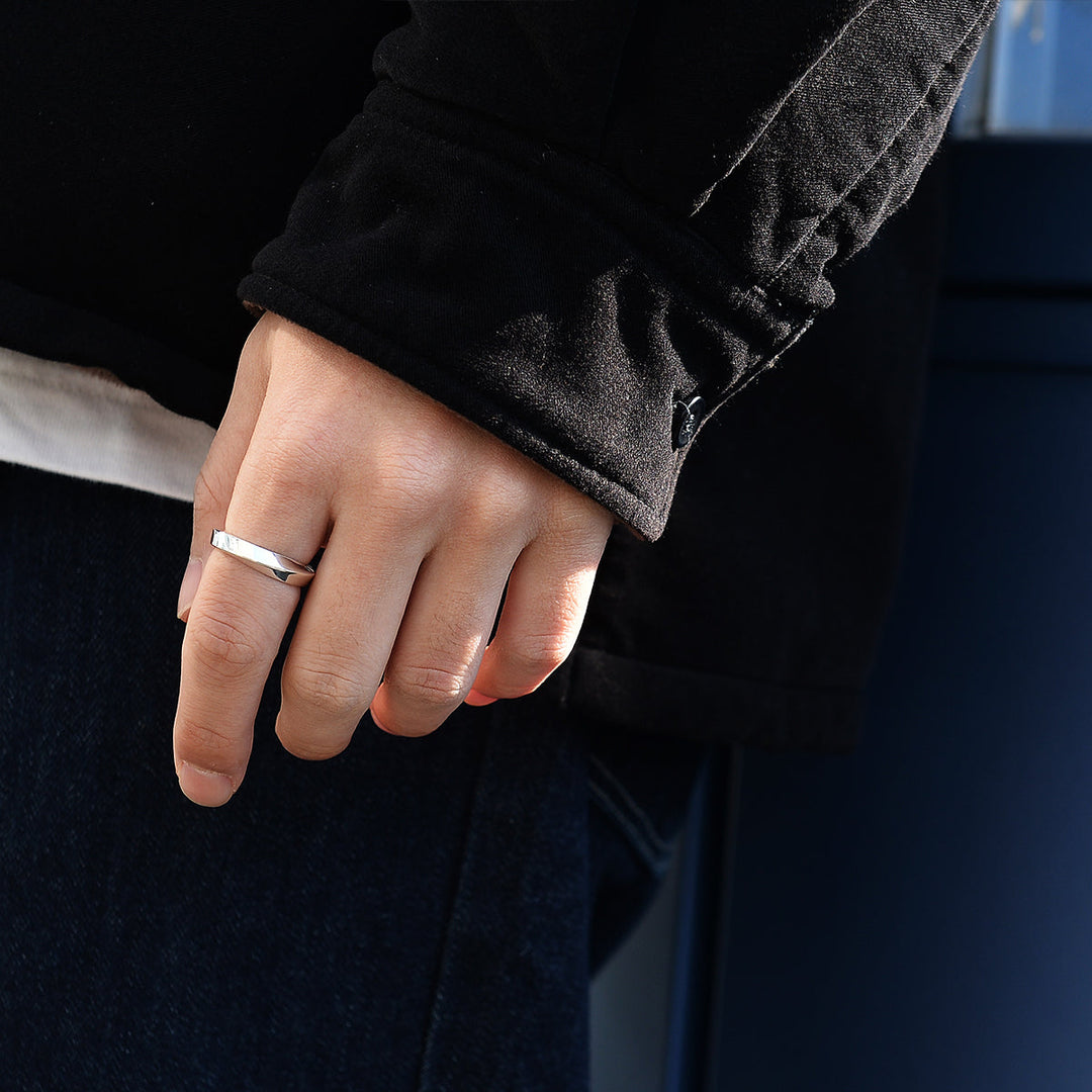 FINE TWIST FREE RING
