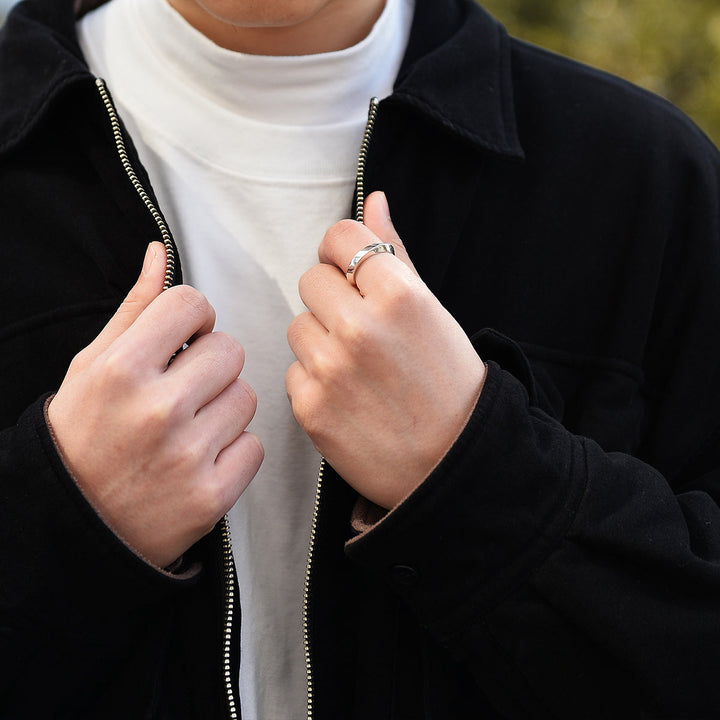 FINE TWIST FREE RING
