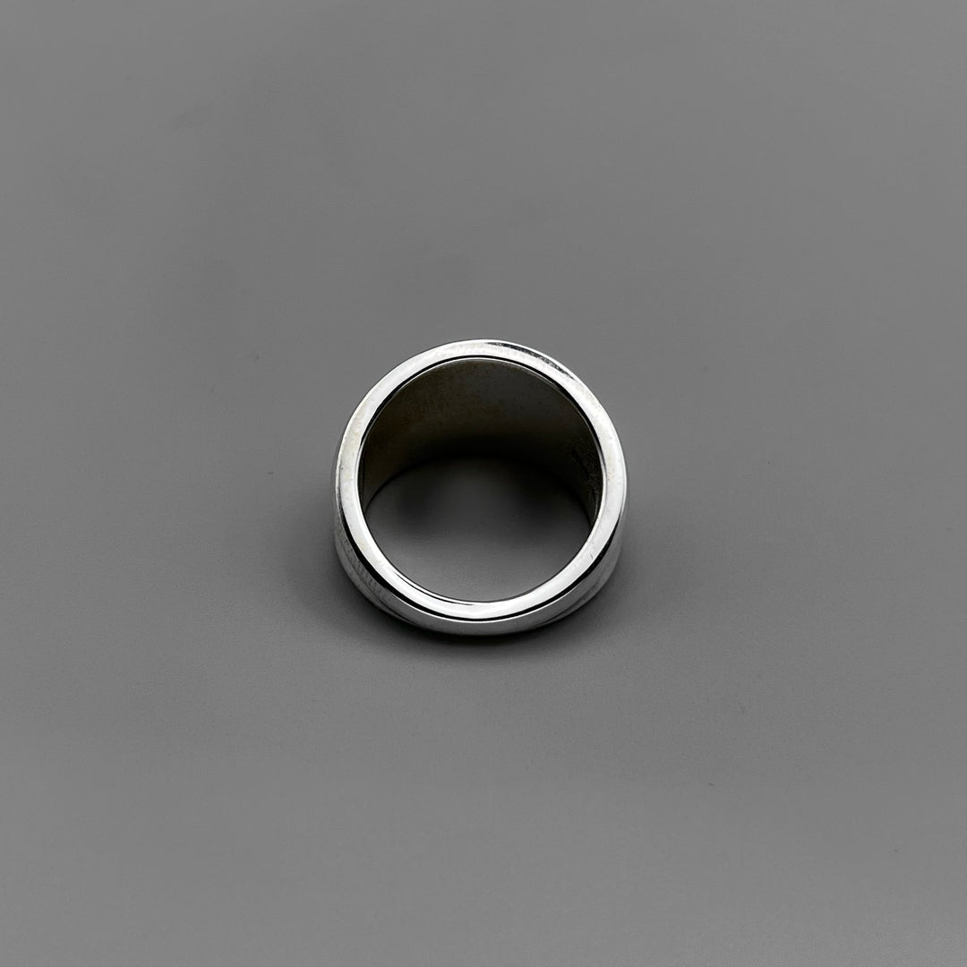 TRIPLE X STUDS V BAND RING