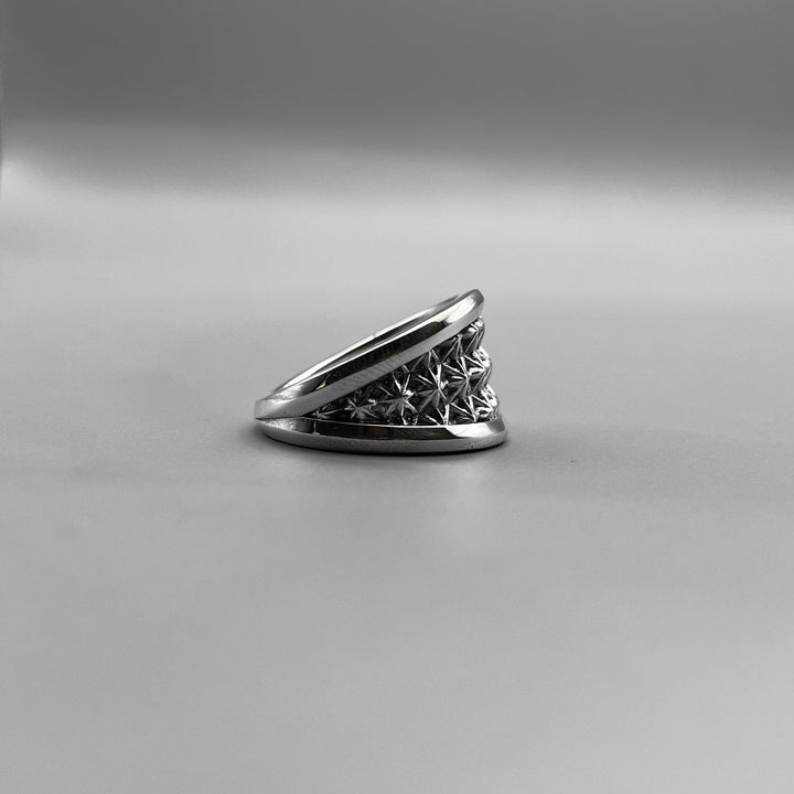 TRIPLE X STUDS V BAND RING
